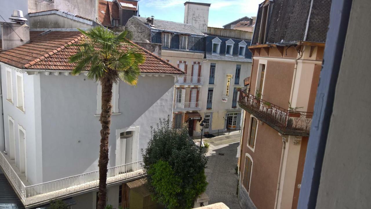 Apartment 13 Rue De La Fontaine F11 *
